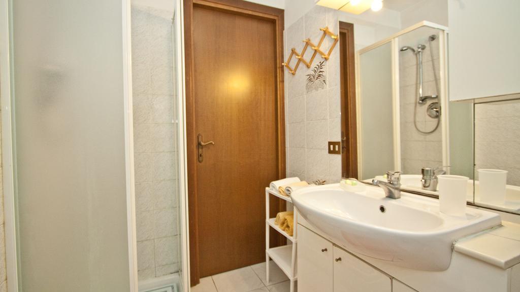 Rental In Rome Celeste Apartment Room photo